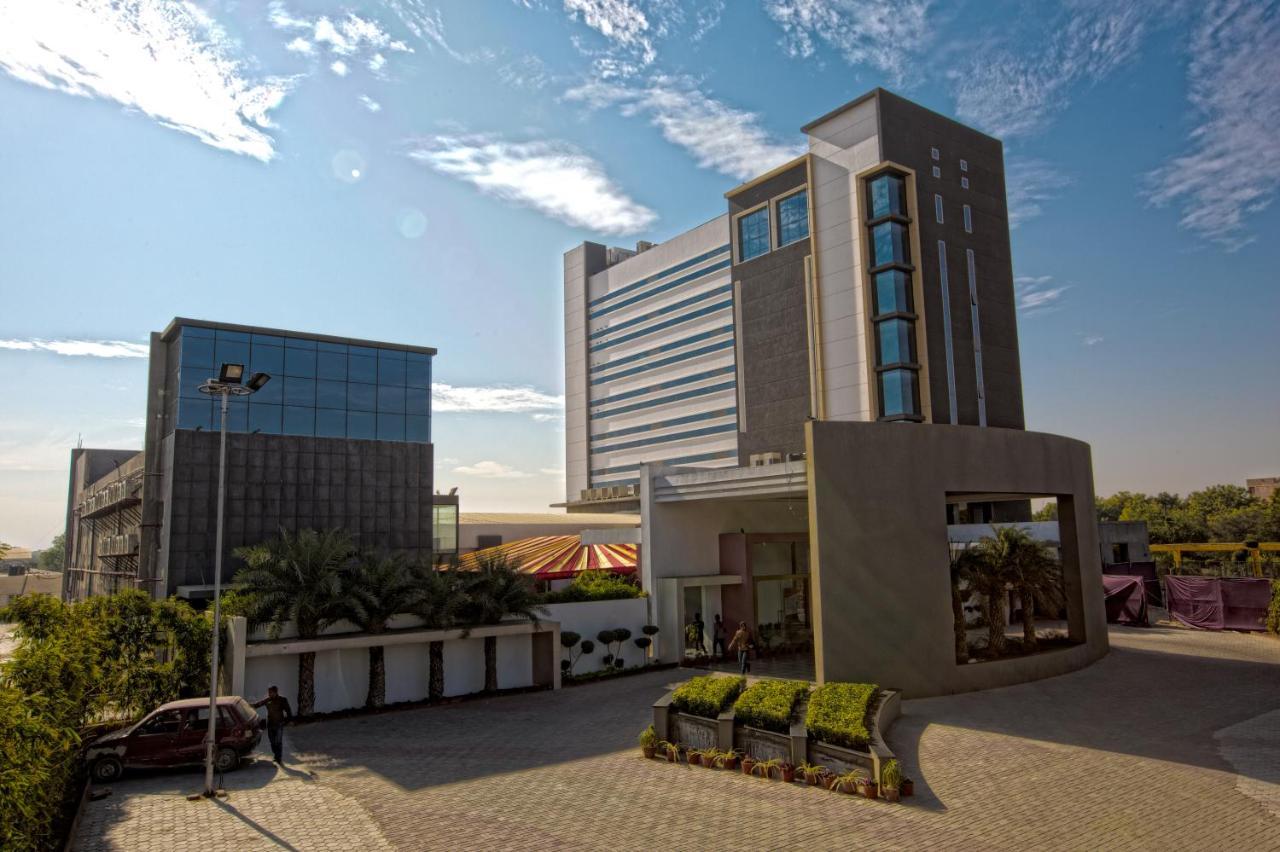 Hotel Kasturi Orchid Pāl Εξωτερικό φωτογραφία